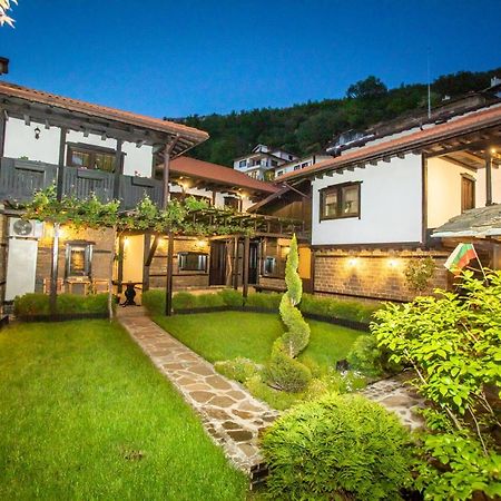 Семеен Хотел Чардаците Lovech Exterior photo