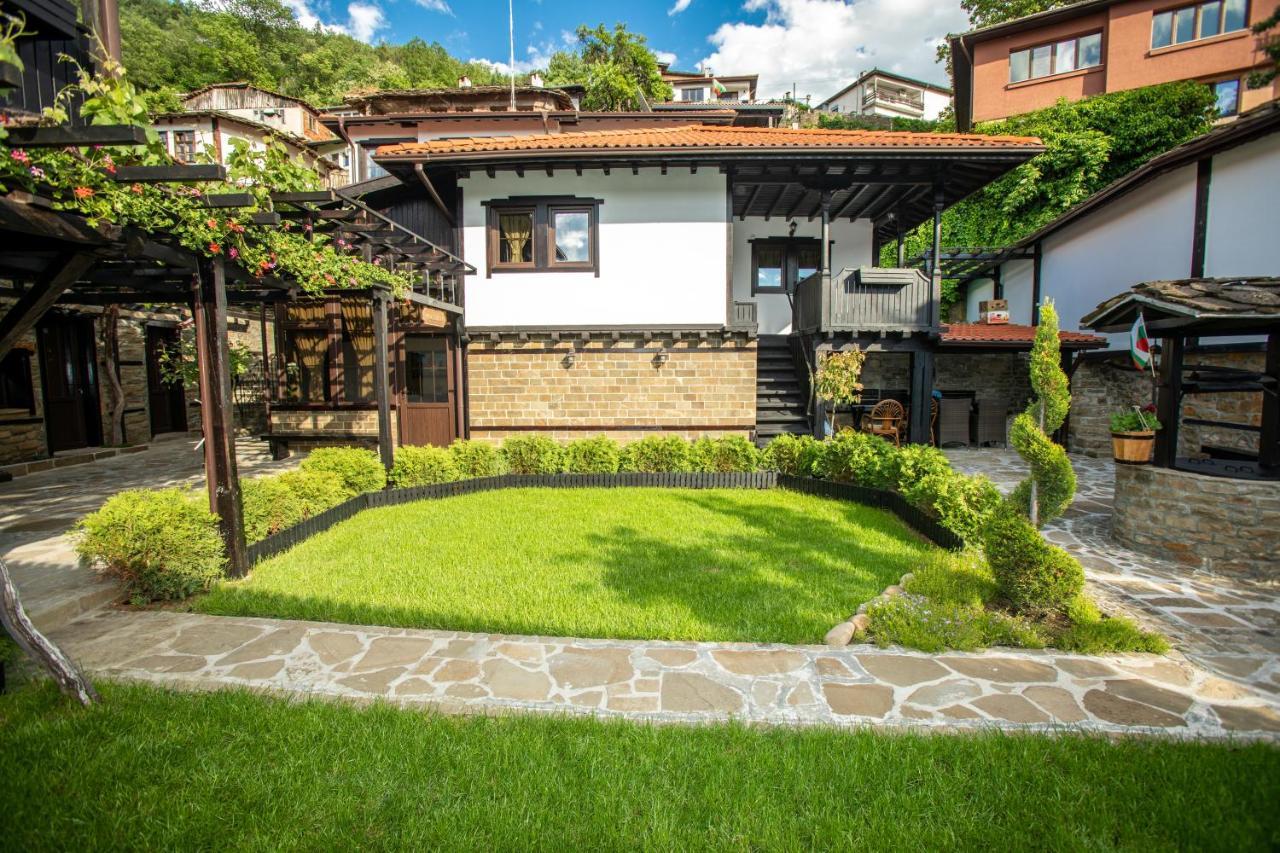 Семеен Хотел Чардаците Lovech Exterior photo