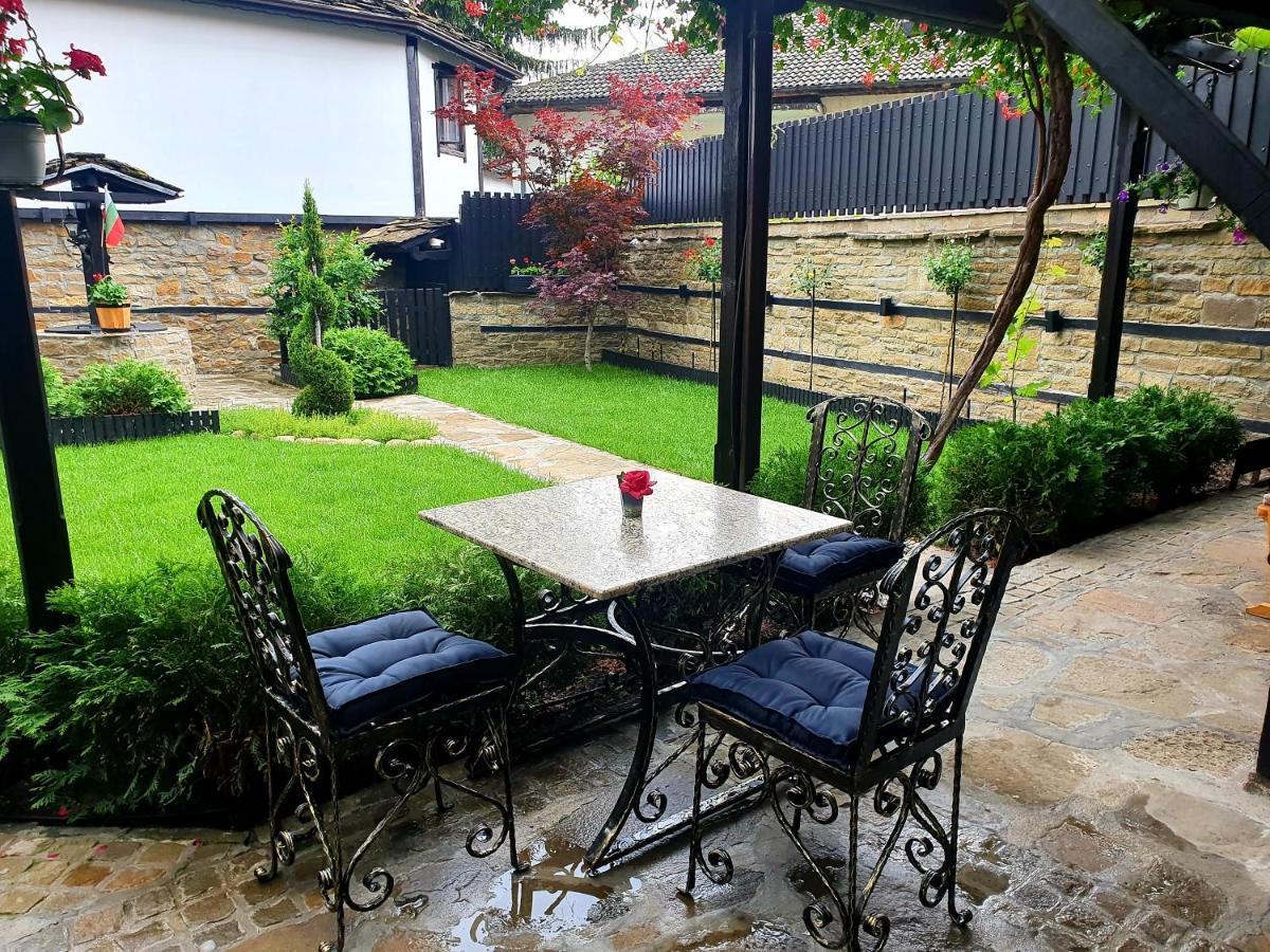 Семеен Хотел Чардаците Lovech Exterior photo