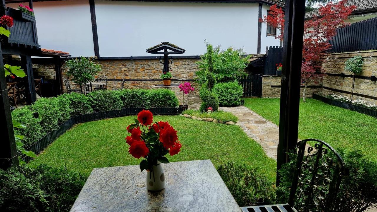 Семеен Хотел Чардаците Lovech Exterior photo