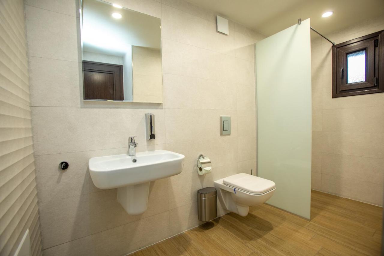 Семеен Хотел Чардаците Lovech Exterior photo