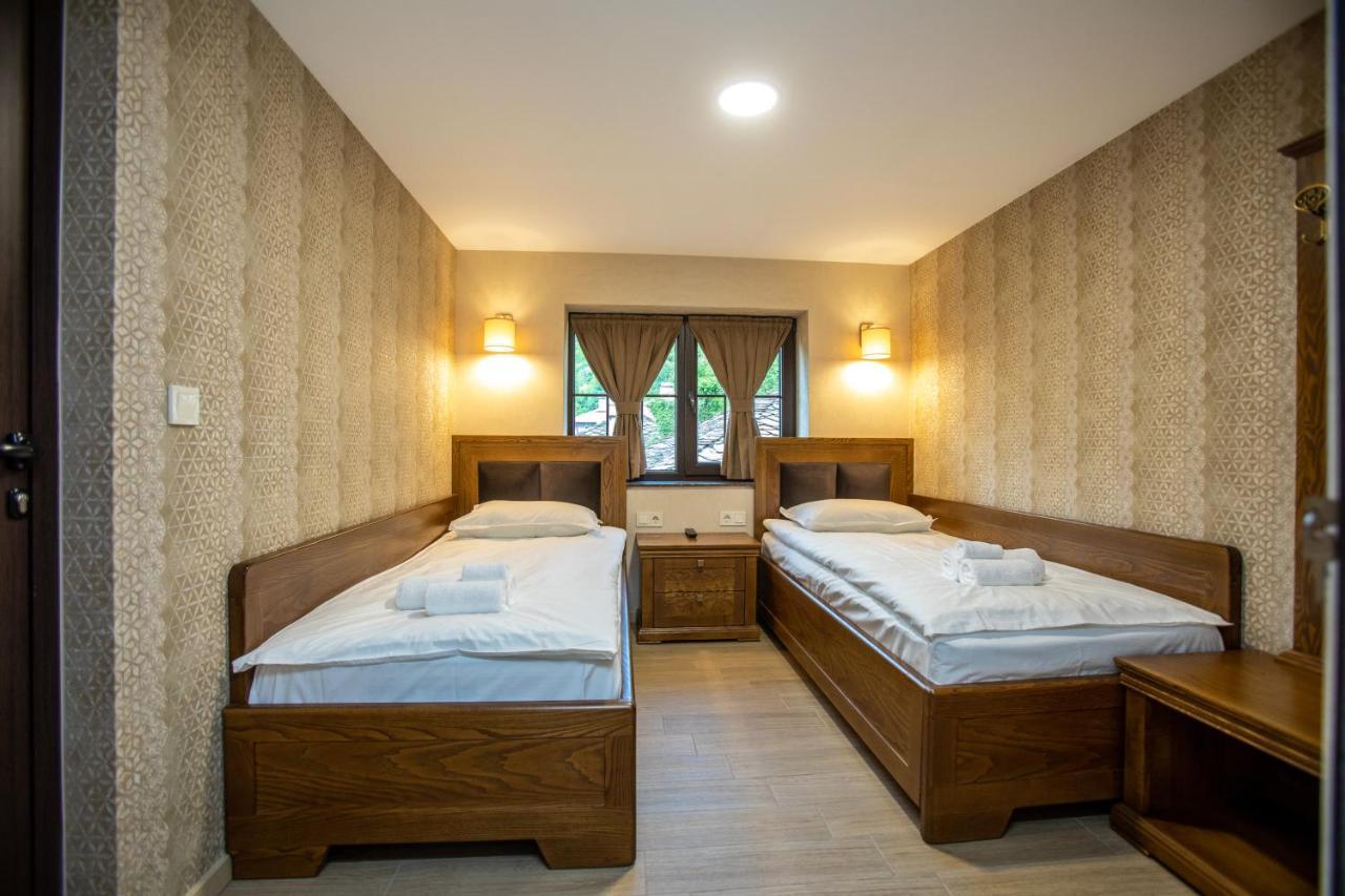 Семеен Хотел Чардаците Lovech Exterior photo