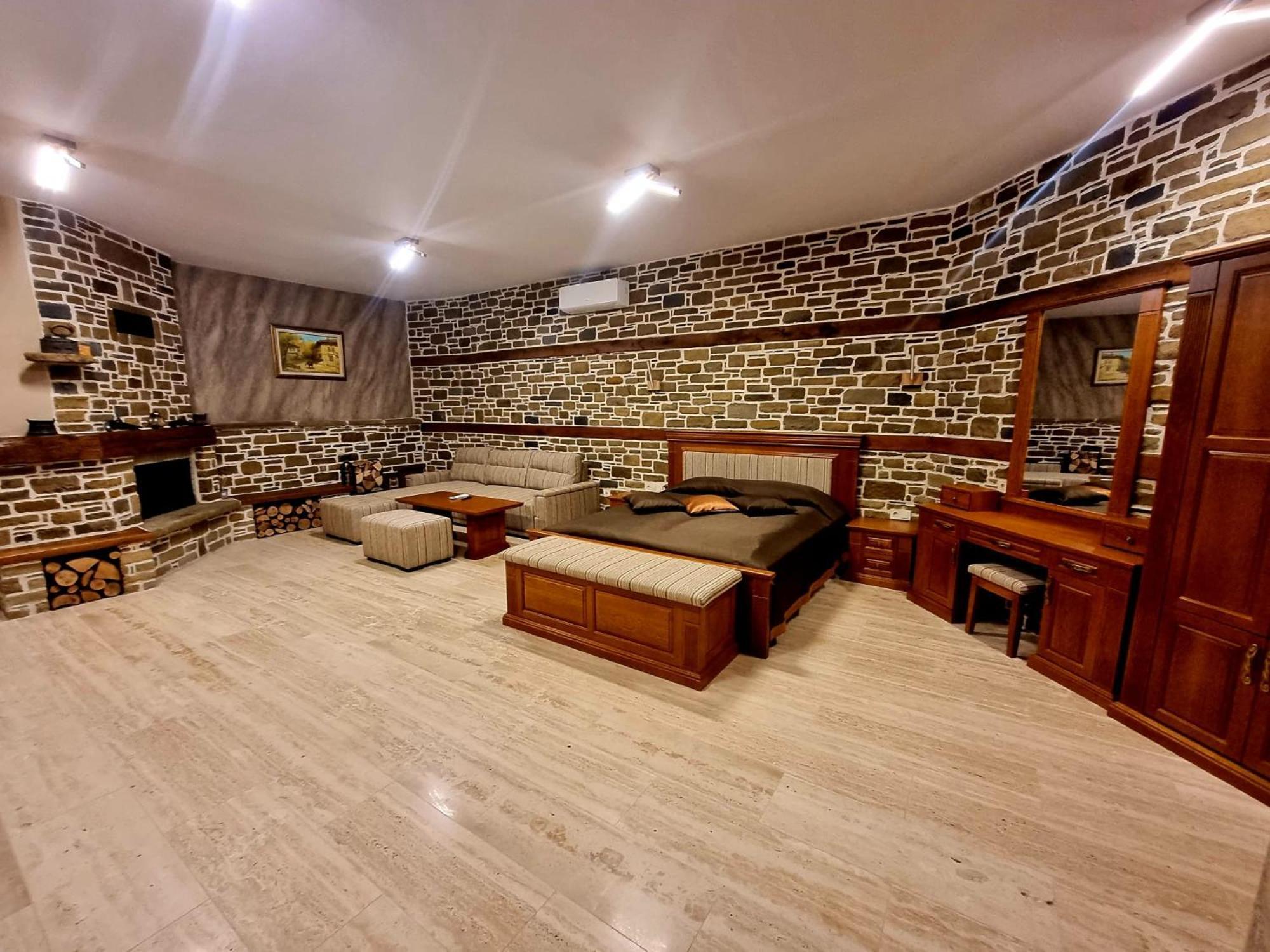 Семеен Хотел Чардаците Lovech Exterior photo